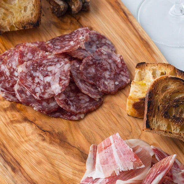 ミシュラン三ツ星レストランが選ぶ生ハムとワインのセット　※現在は終了しています