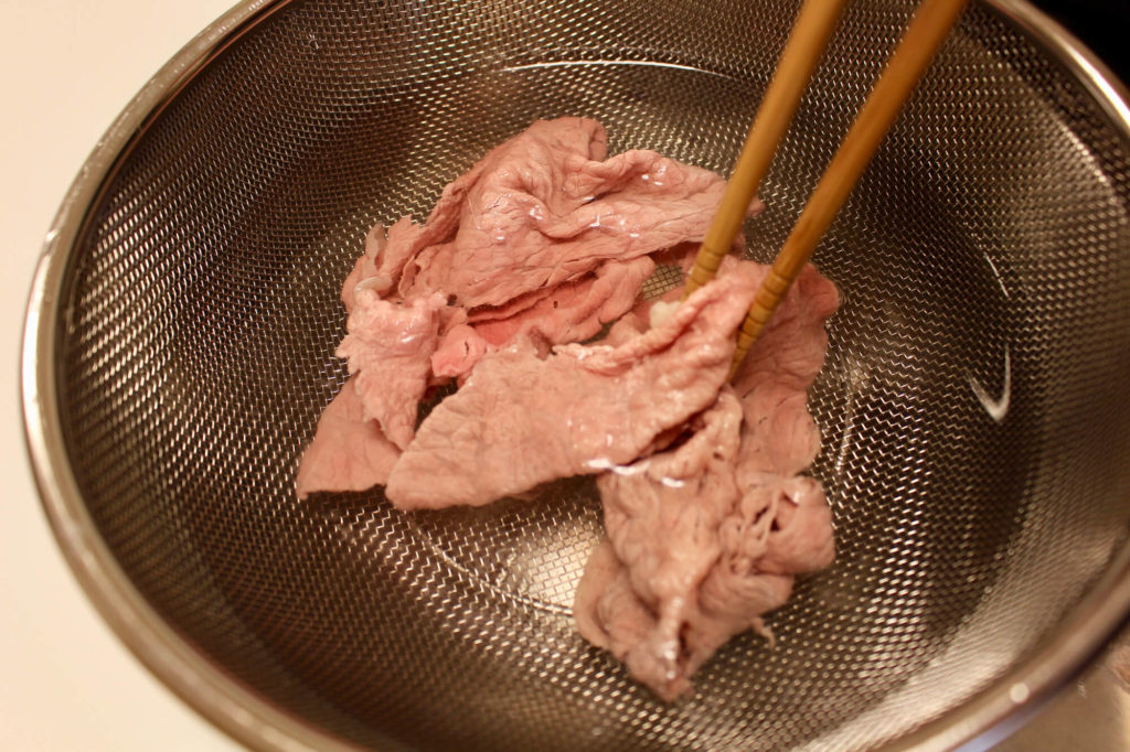 豆苗と和牛のオリーブオイル掛けの作り方_3