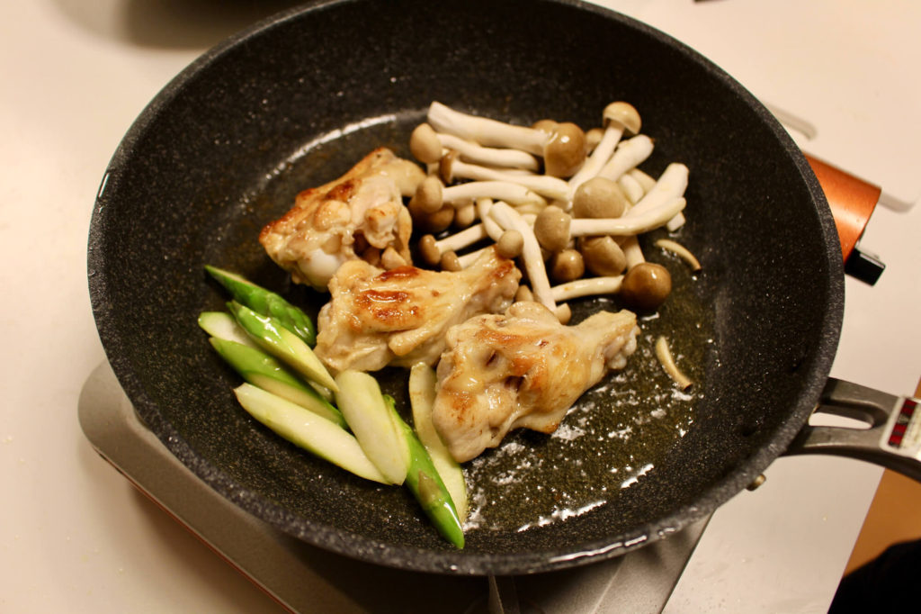 鶏の手羽元と野菜のオリーブオイルサラダの作り方_4