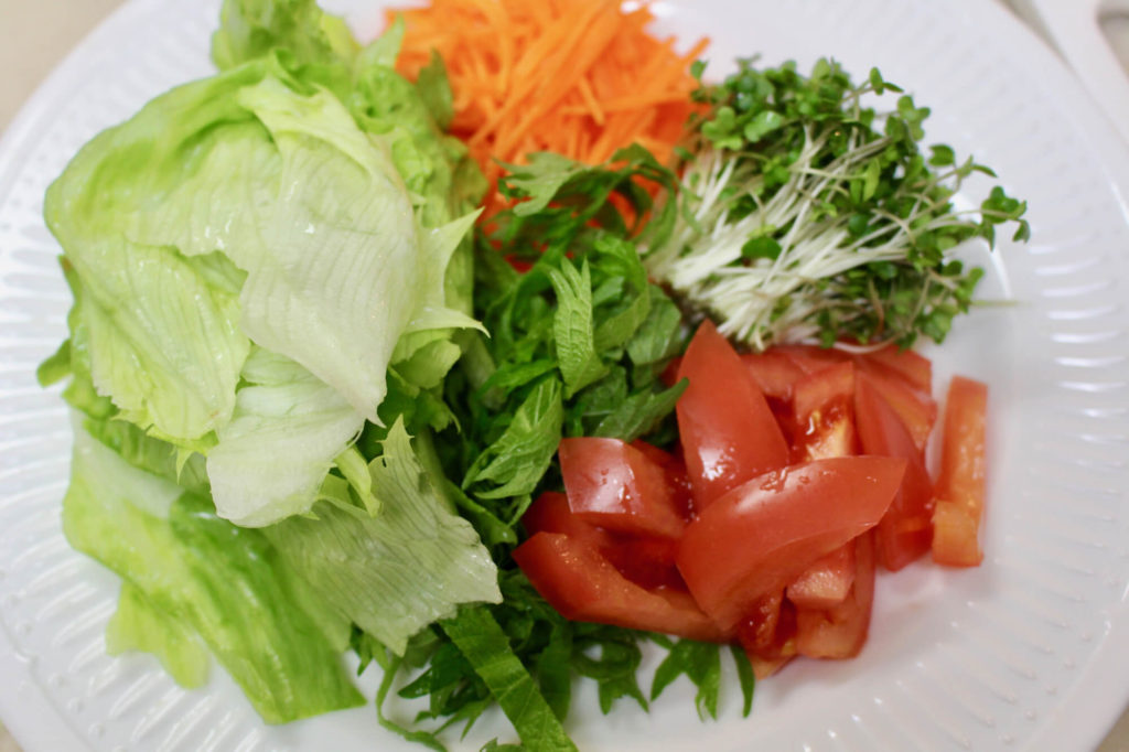 チョリソとクリームチーズ、レタスの生春巻き_5