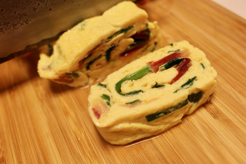 生ハムとニラの出汁巻き玉子_