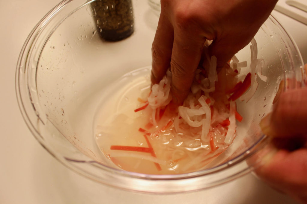 紅白なます　柚香オリーブ和え_1