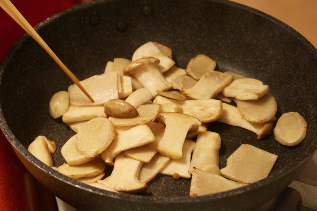 新生姜とエリンギのきんぴら　生ハム巻きの作り方_2