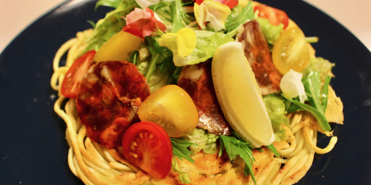 生ハムの中華めんカリカリピザ風の作り方_完成