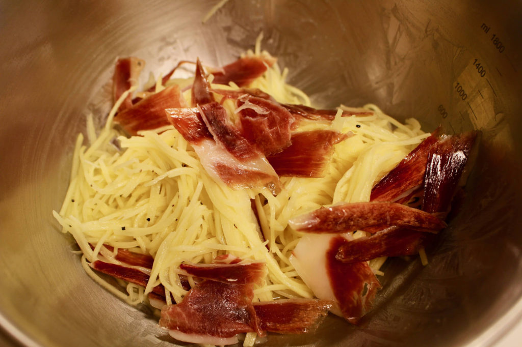 ハモン・イベリコ・セボのカリカリじゃがいも焼きの作り方_4