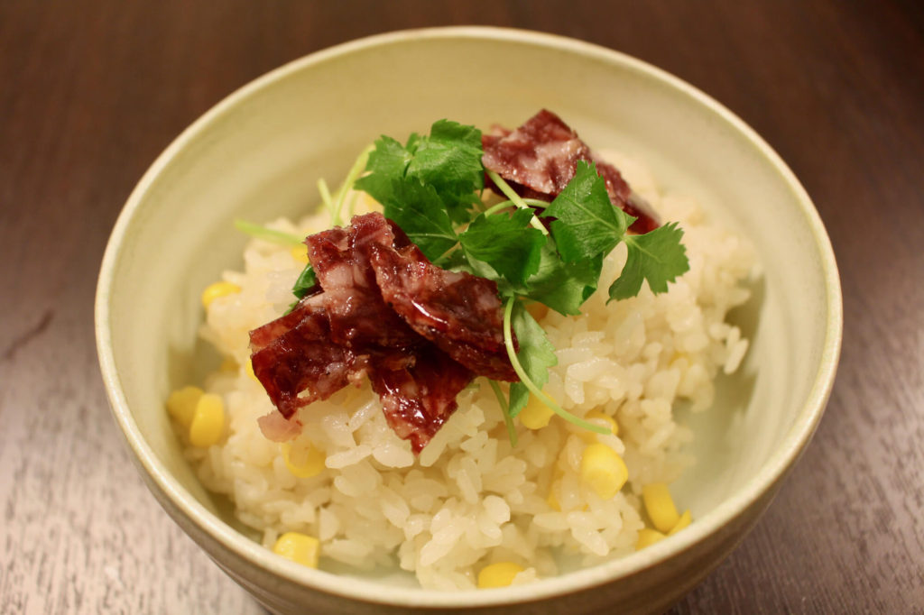 サルチチョン・イベリコ・ベジョータと玉蜀黍のご飯の作り方_完成