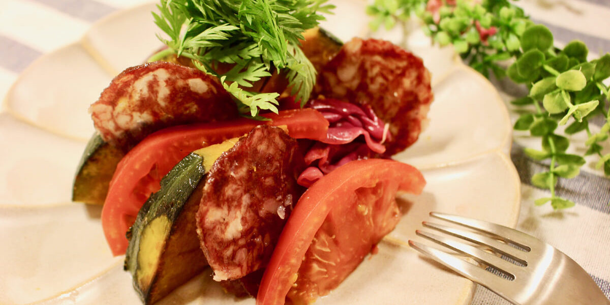 サルチチョン・イベリコ・ベジョータと栗カボチャ、紫キャベツのマリネのレシピ_完成