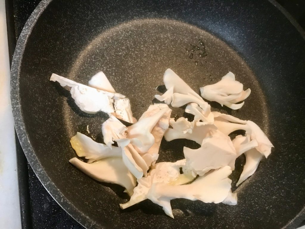 わさび菜と白舞茸の魚醤オリーブオイルサラダのレシピ_4