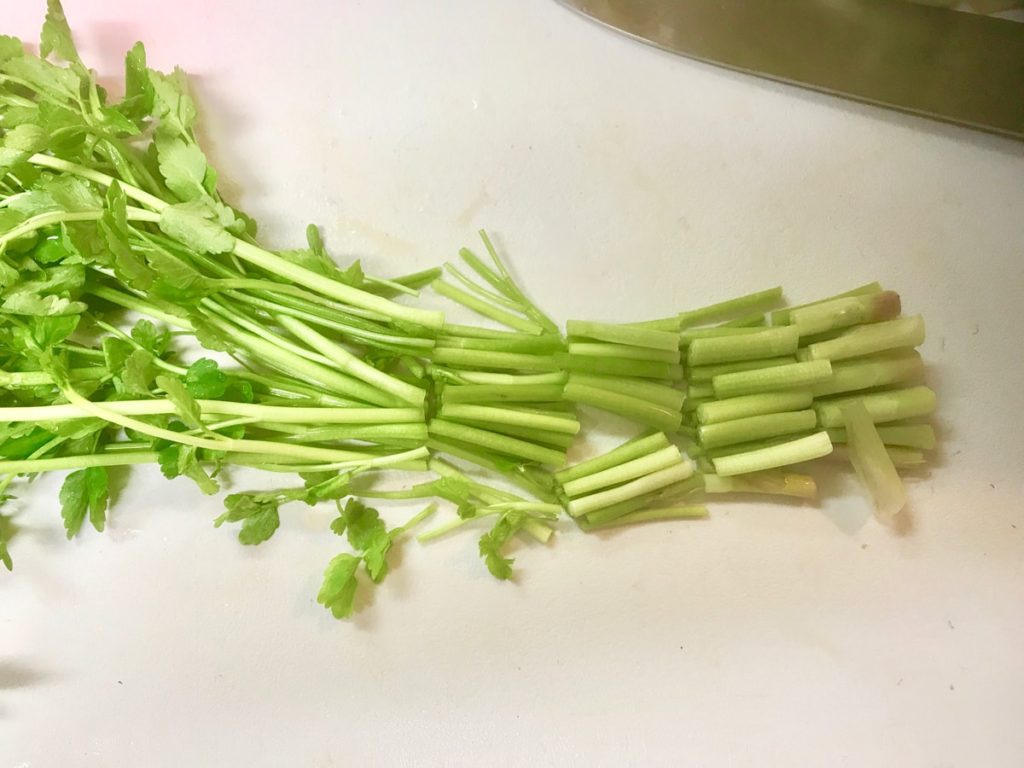 山独活とせり、蒸し鶏のオリーブ和えのレシピ_7