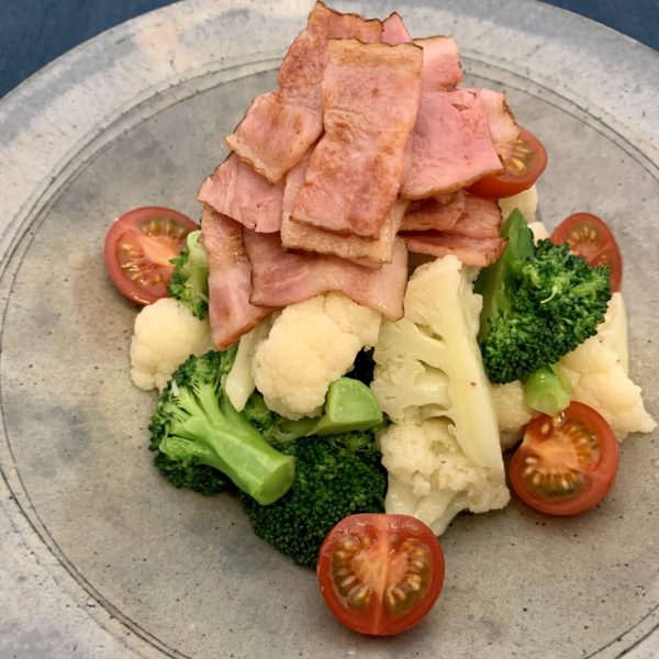 【レシピ】カリカリベーコンとブロッコリー・カリフラワーのサラダ